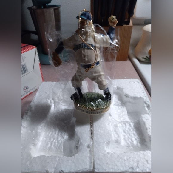Seattle Mariners collectible figurine - Picture 2 of 5